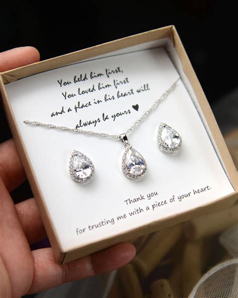 mother and mother in law wedding gifts